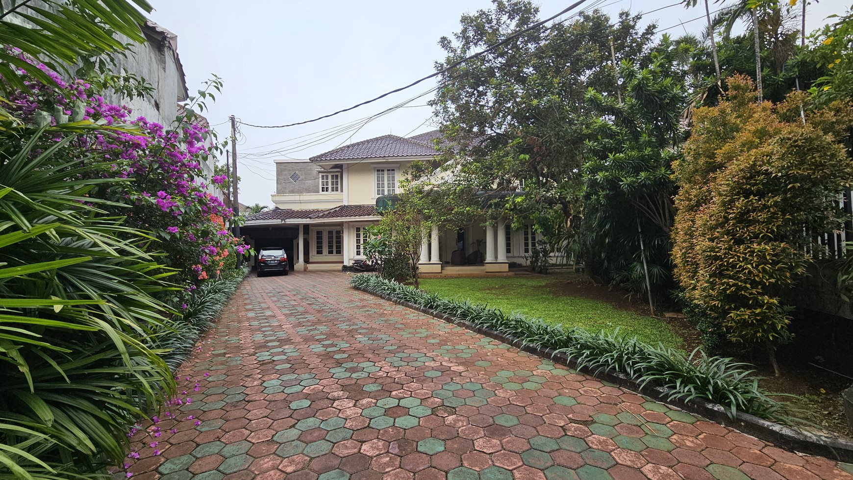 Rumah Siap Huni dengan pool di Kemang timur, Jakarta Selatan.