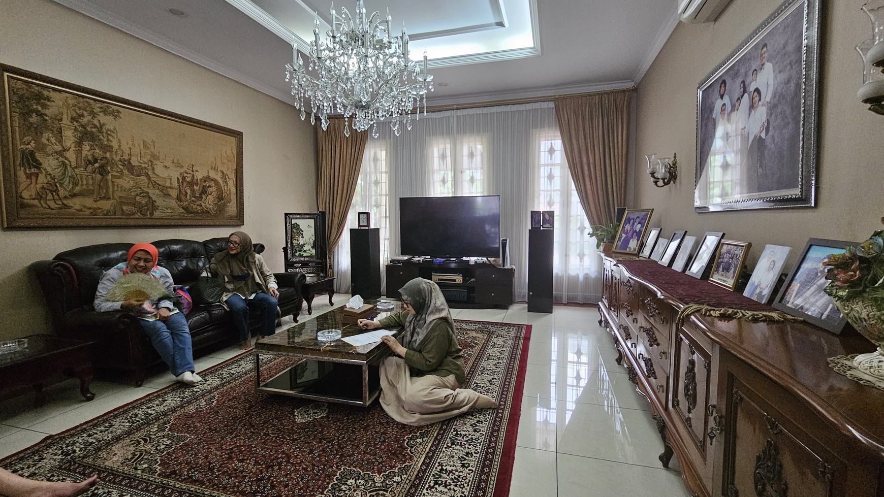 Rumah Siap Huni dengan pool di Kemang timur, Jakarta Selatan.