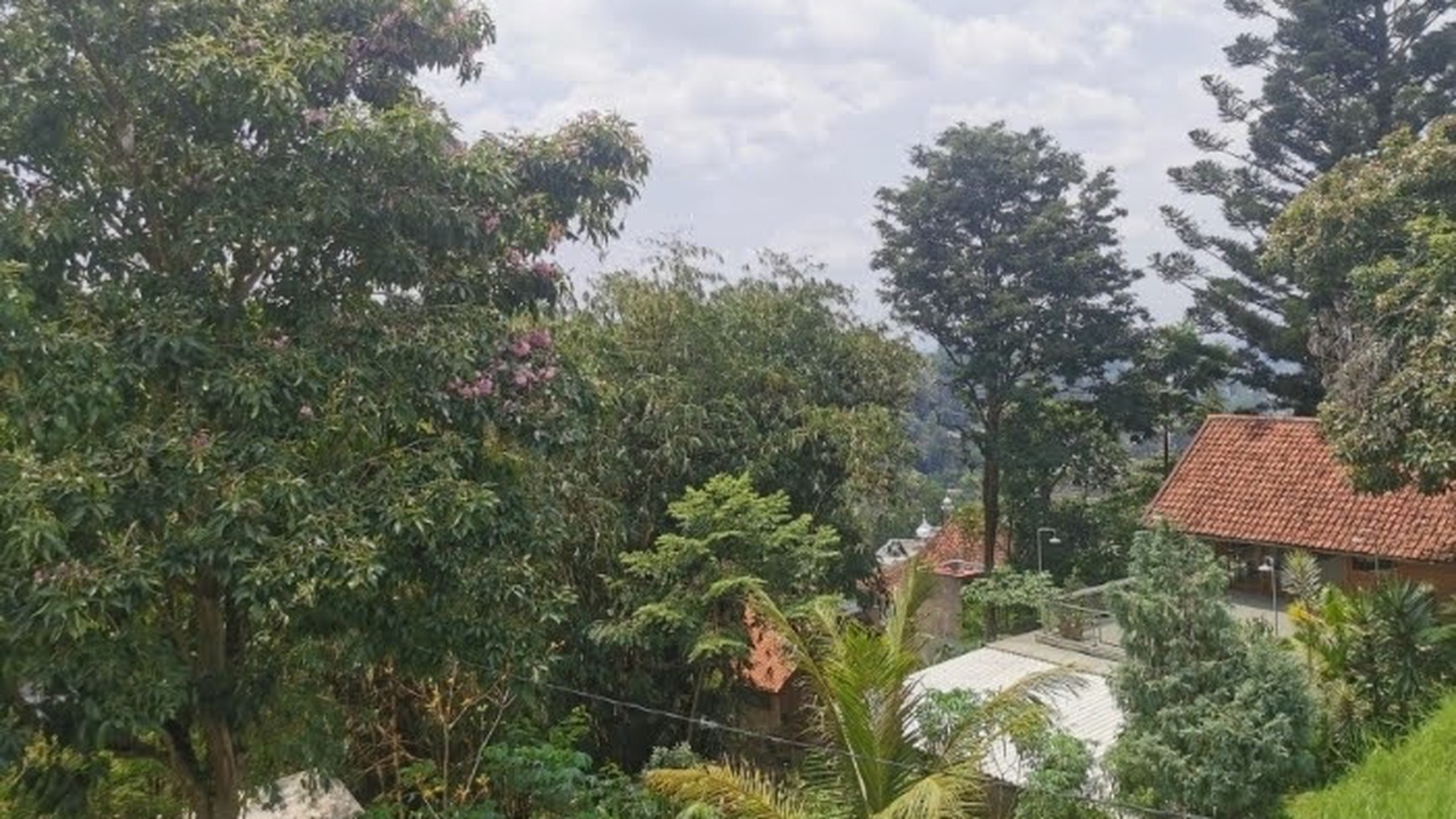 Rumah Nyaman 2 Lantai di Jalan Curug Dago Sayap Green Citra Dago Ciumbuleuit Bandung