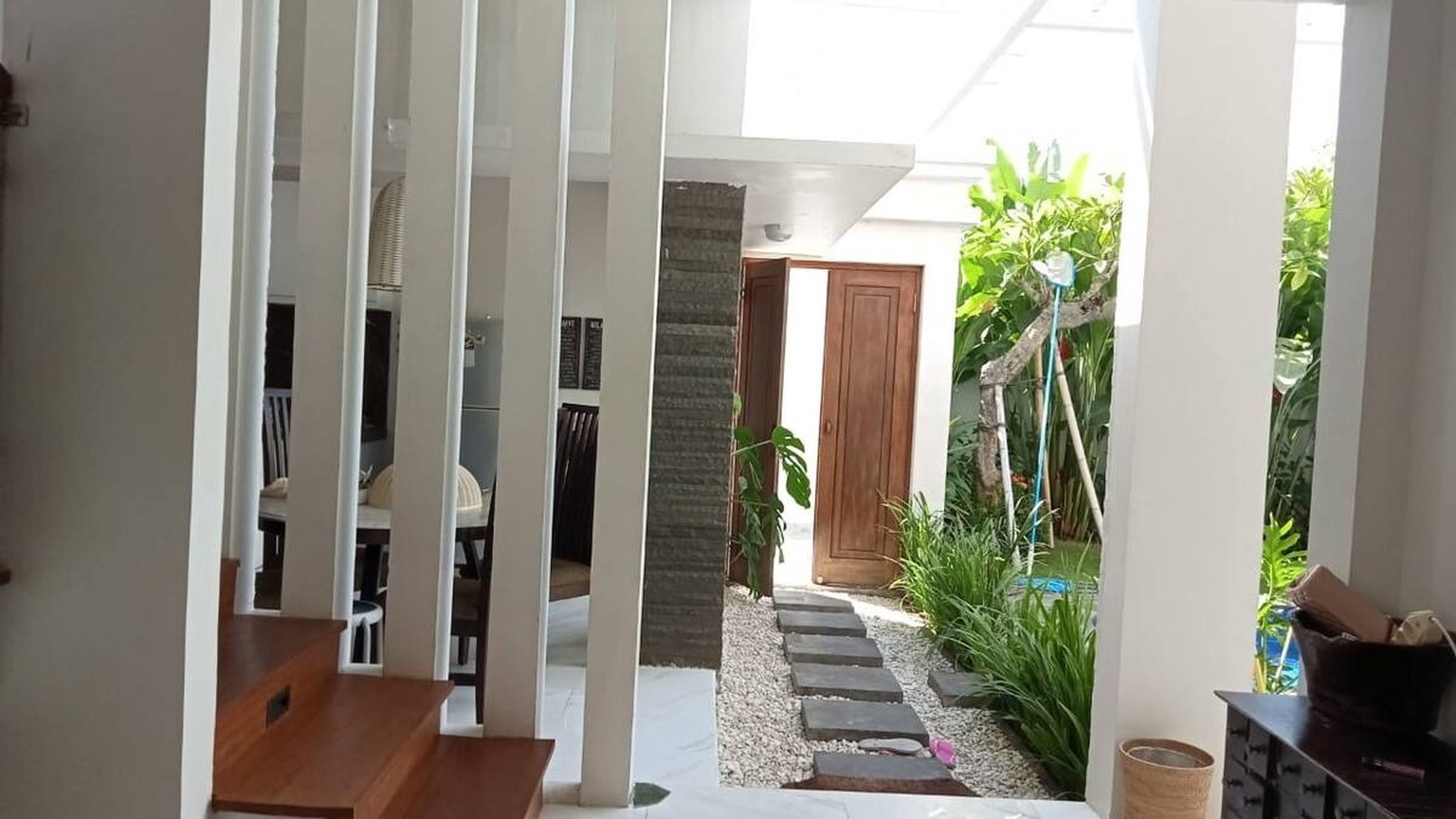 Villa modern, cantik dan siap huni cocok untuk invest dan huni di Jimbaran Bali.