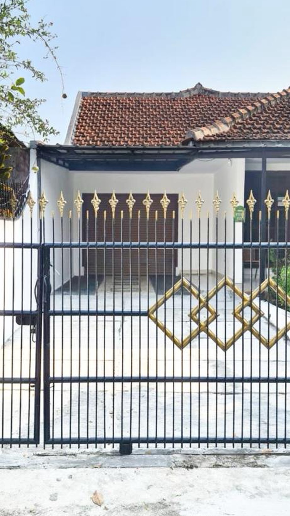 Rumah dengan halaman luas, kondisi terawat dan siap huni di Cimanggu, Bogor