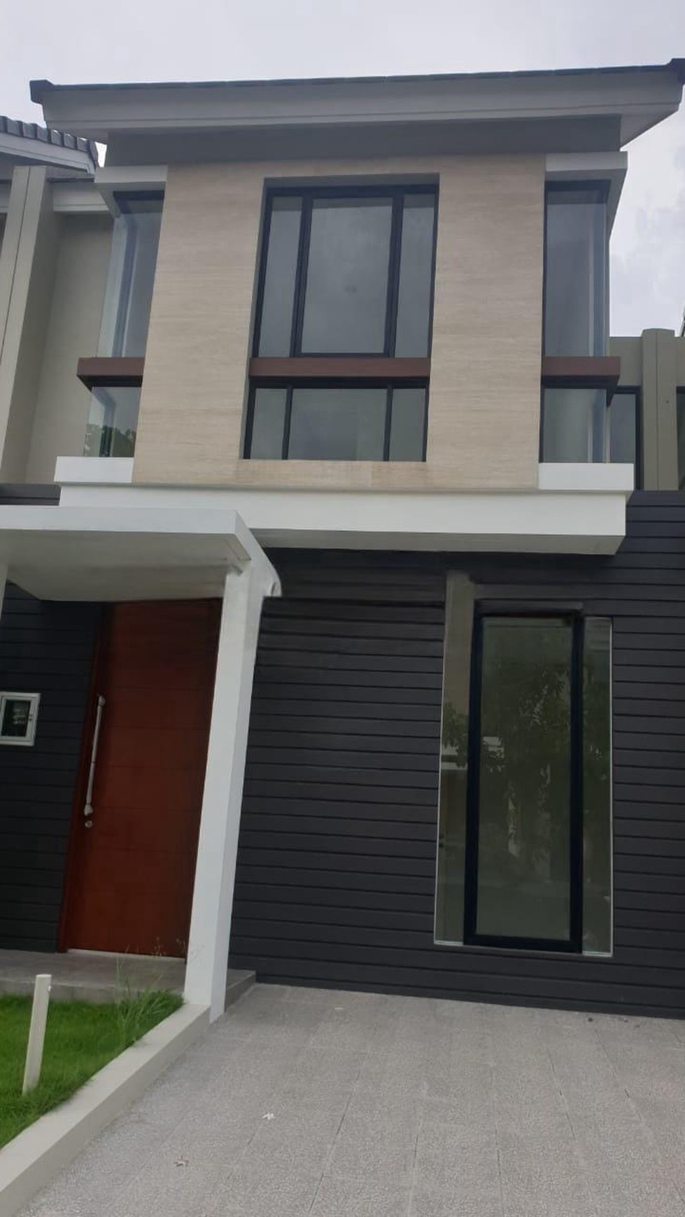 Dijual Rumah Full Furnished Murah Bagus di Northwest Lake Citraland Surabaya Barat 