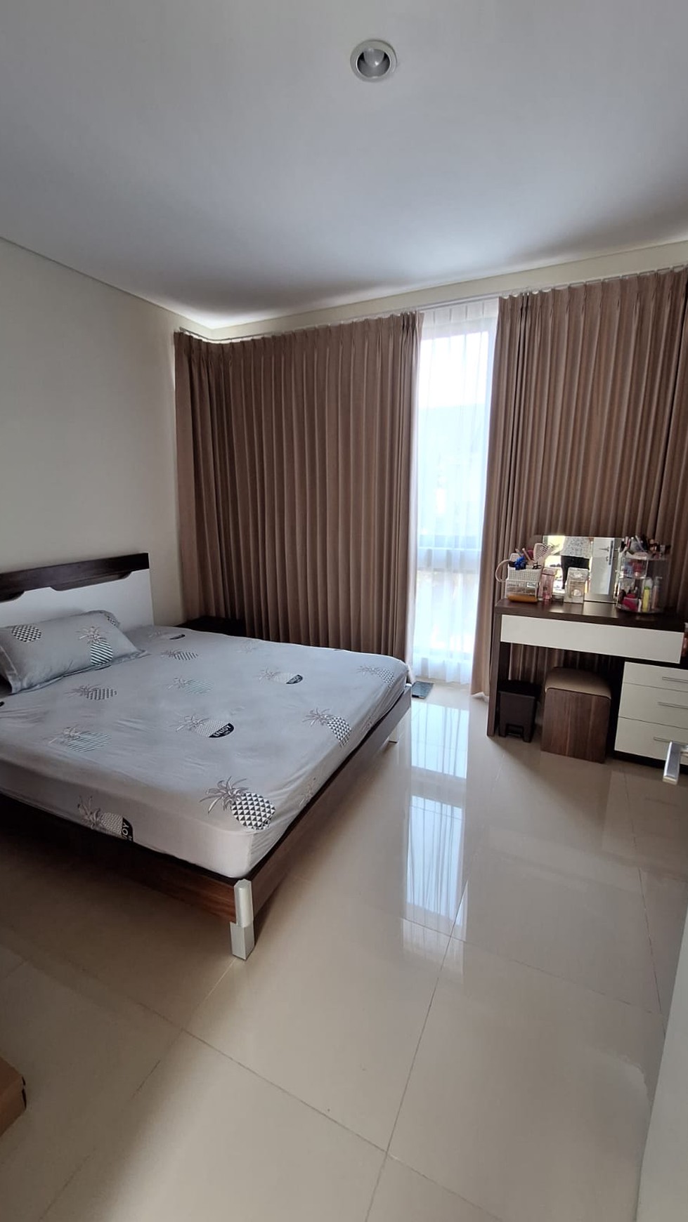 Dijual Rumah Full Furnished Murah Bagus di Northwest Lake Citraland Surabaya Barat 