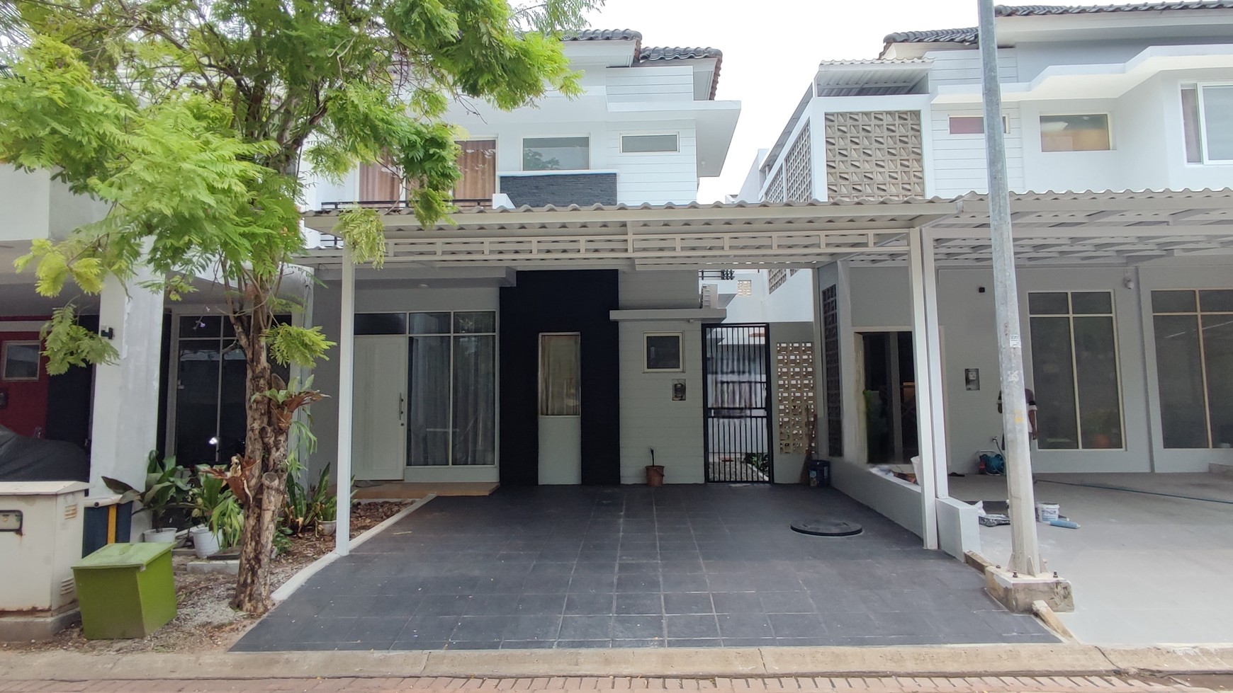 Hot Rent. Rumah 2 lantai Residence One Serpong, baru renovasi.