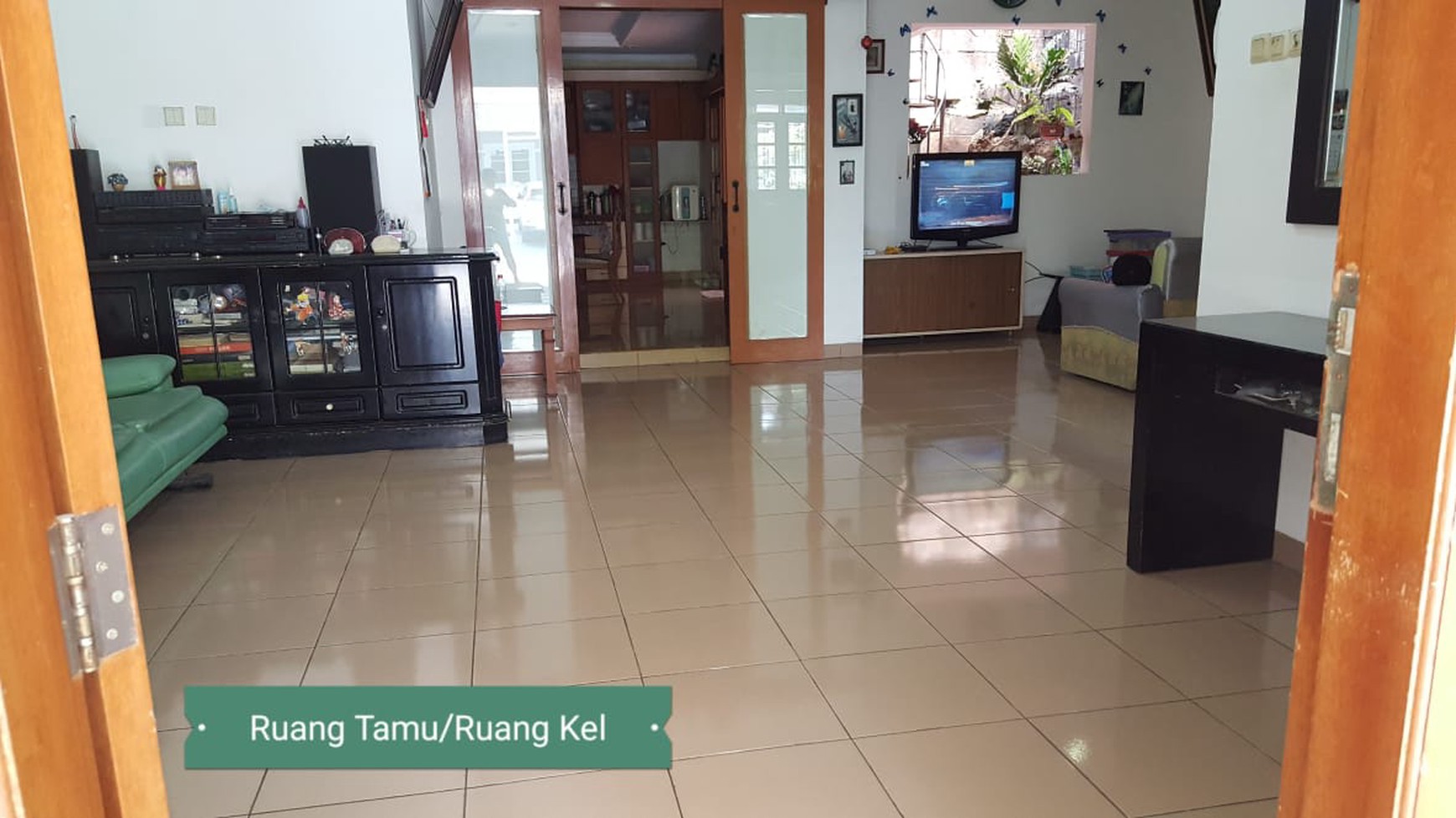 Rumah Kota Wisata 2 1/2 lantai