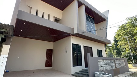 Rumah Mewah ada Pool di Graha Raya Bintaro