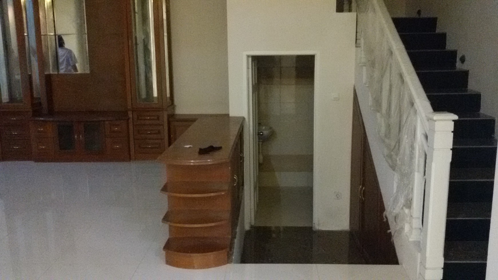 1608. Disewa Rumah Raya Balerina Road Citraland Surabaya