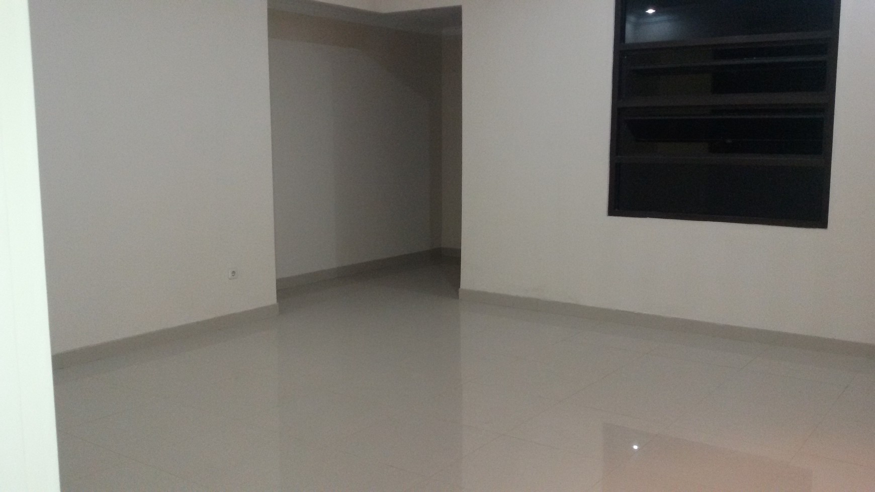 1608. Disewa Rumah Raya Balerina Road Citraland Surabaya