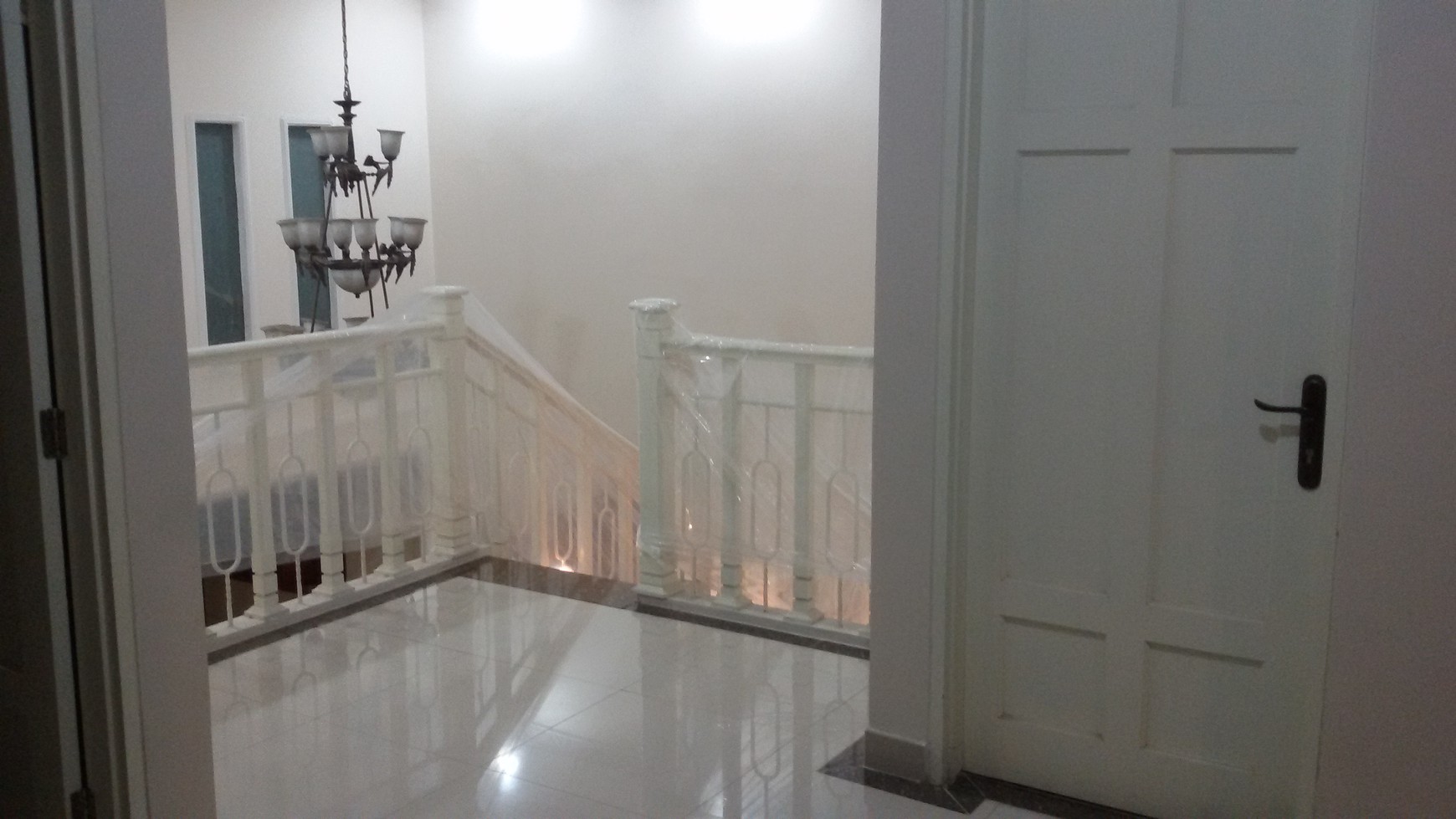 1608. Disewa Rumah Raya Balerina Road Citraland Surabaya