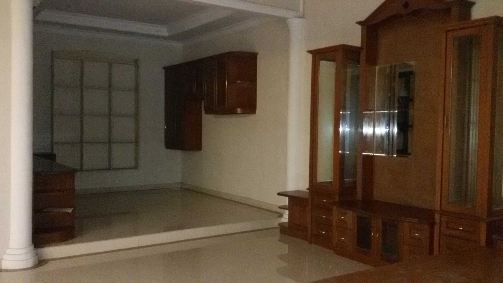 1608. Disewa Rumah Raya Balerina Road Citraland Surabaya