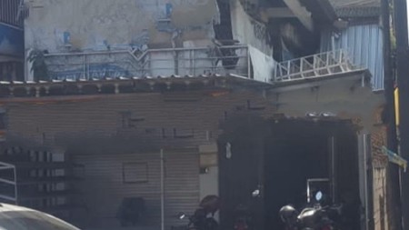 1604. Dijual Bangunan itung tanah Jl Raya Berbek Waru Sidoarjo