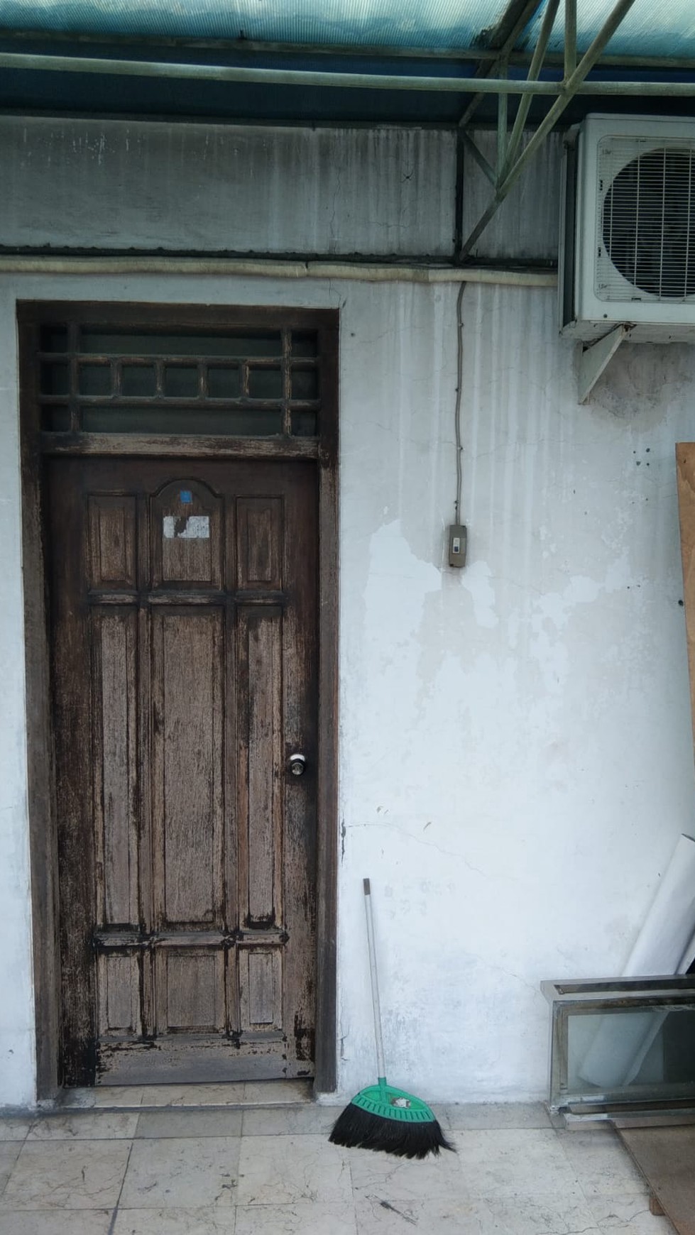 1604. Dijual Bangunan itung tanah Jl Raya Berbek Waru Sidoarjo