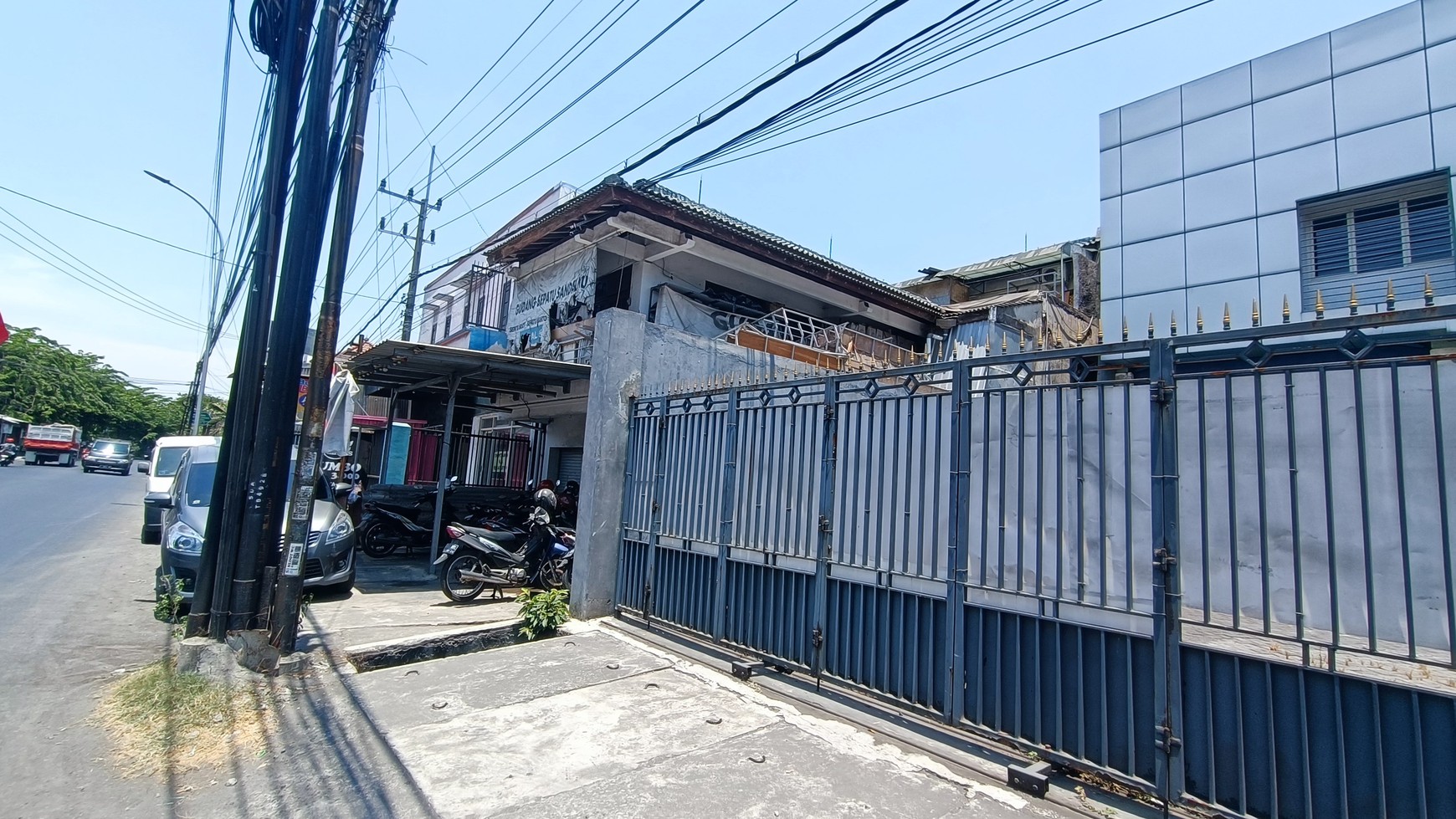 1604. Dijual Bangunan itung tanah Jl Raya Berbek Waru Sidoarjo