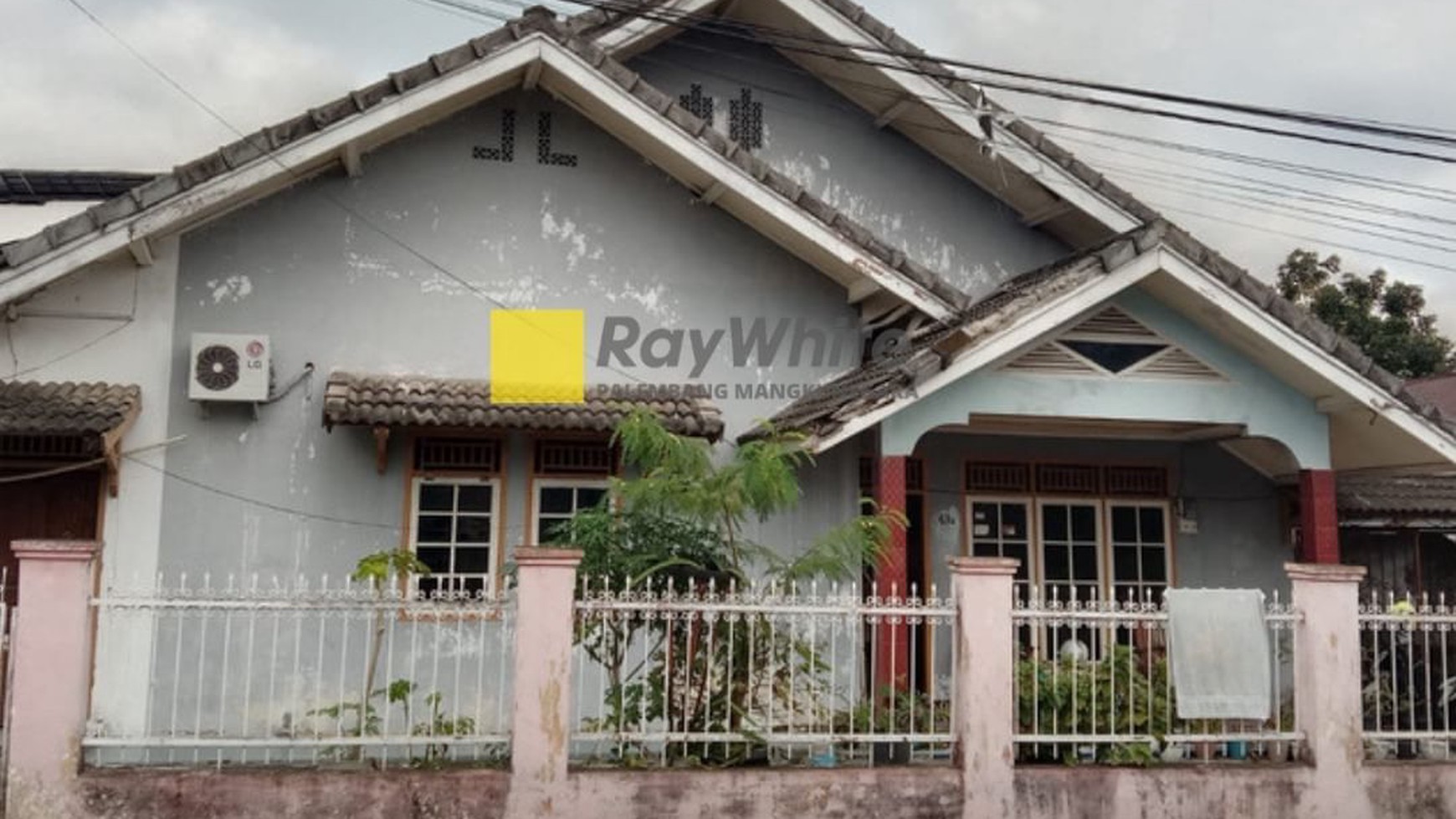 DI JUAL RUMAH LOKASI BAGUS 