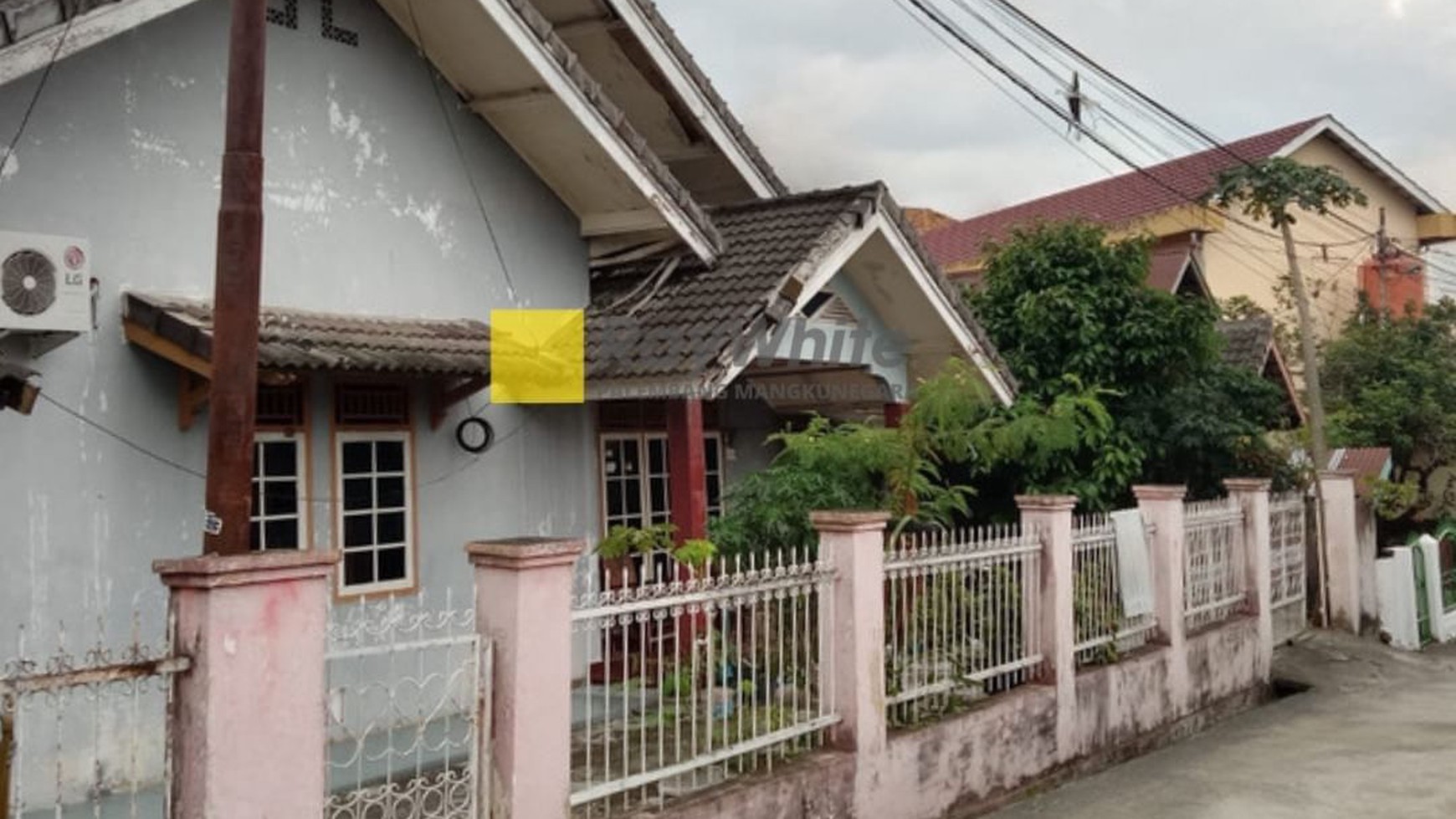 DI JUAL RUMAH LOKASI BAGUS 