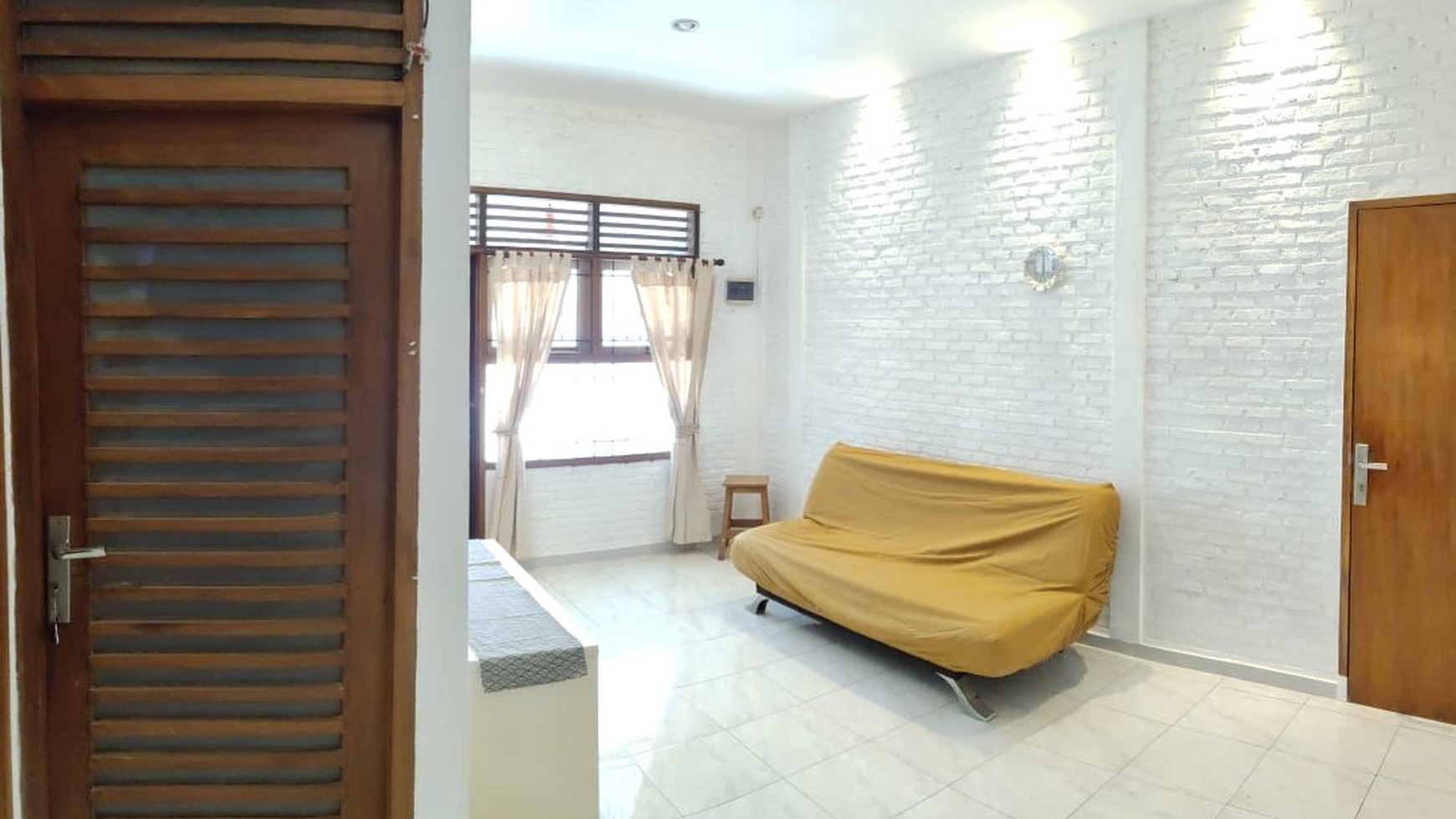 Rumah cantik siap huni di Jombang Ciputat.