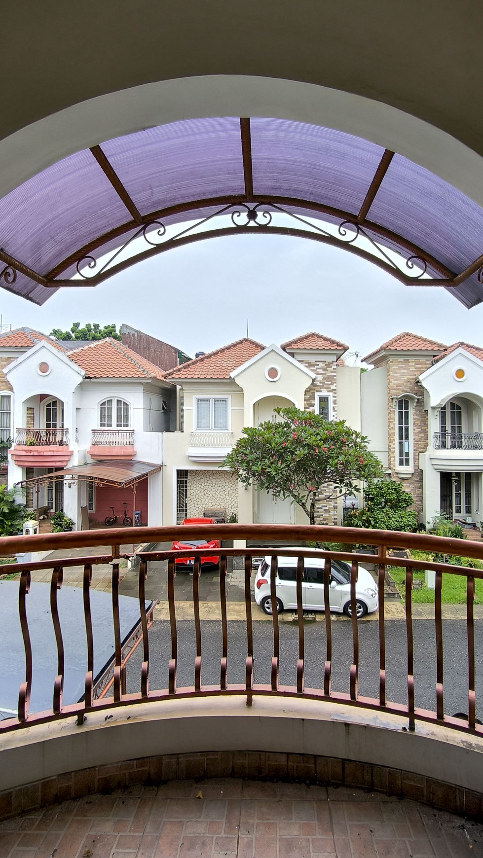 Rumah di Puri Bintaro, Bintaro Jaya Sektor 9. Bangunan 2 Lantai, dalam cluster