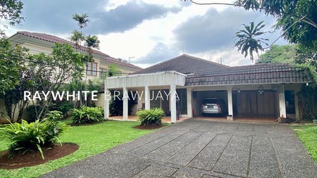 Rumah Lama Lokasi Asri Area Kemang Dalam