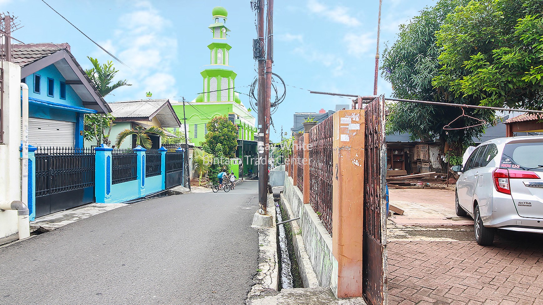 Rumah Hook Lokasi Strategis dengan Halaman Luas @Kebon Jeruk