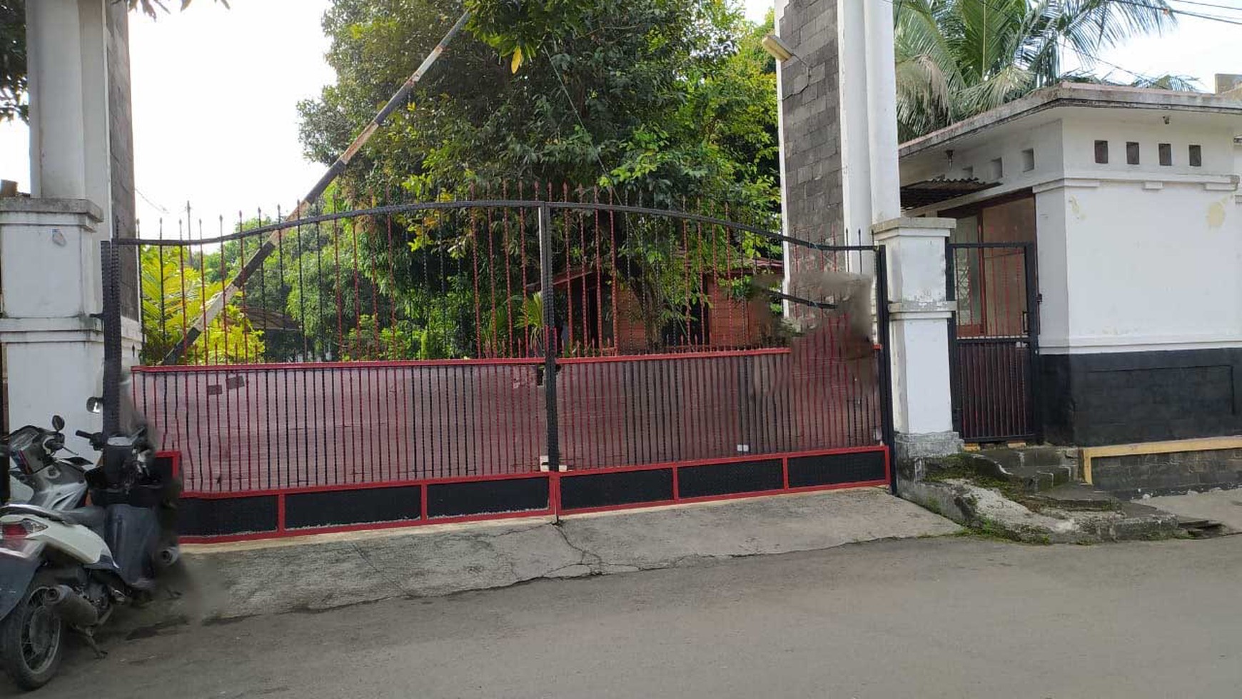 Rumah Mewah Dengan Halaman Luas dan Terdapat Kos-kosan @Kreo, Ciledug