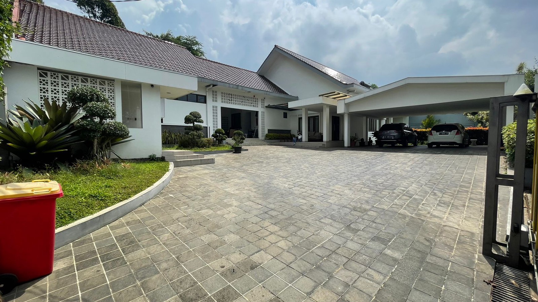 Rumah Mewah dekat Kampung Gajah di Terusan Sersan Bajuri, Bandung