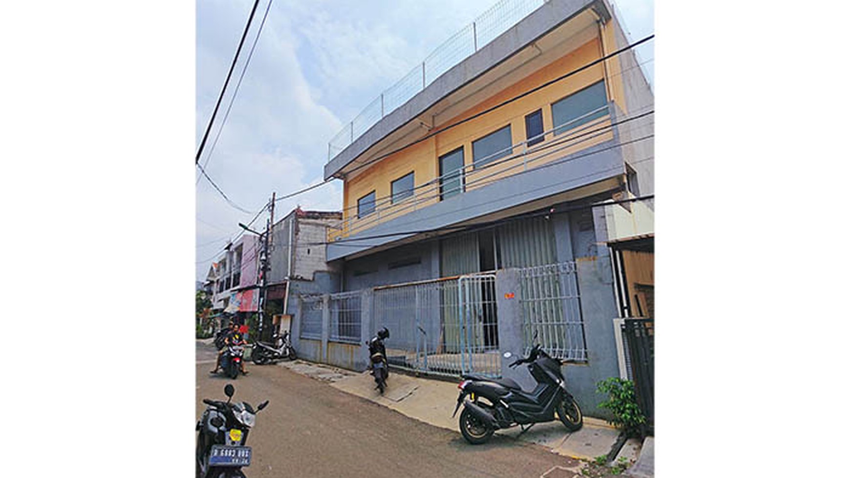 Rumah Kayu Putih Selatan, Luas 185m2