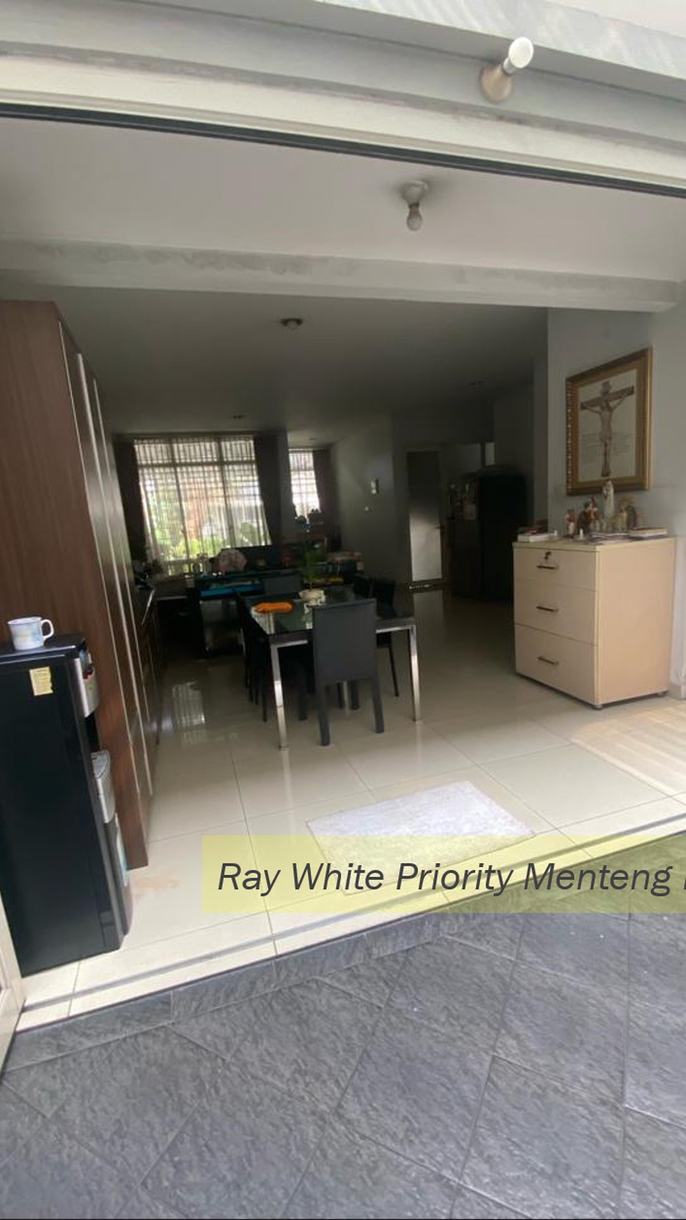 Rumah Modern Hook Dalam Lingkungan Private di Bintaro, Pesanggrahan, Jakarta Selatan