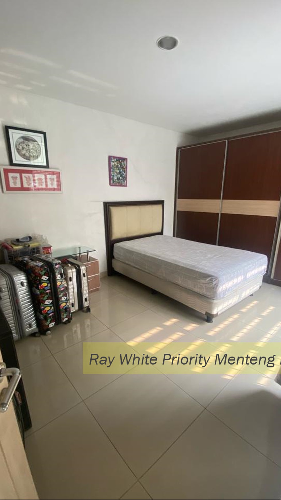 Rumah Modern Hook Dalam Lingkungan Private di Bintaro, Pesanggrahan, Jakarta Selatan