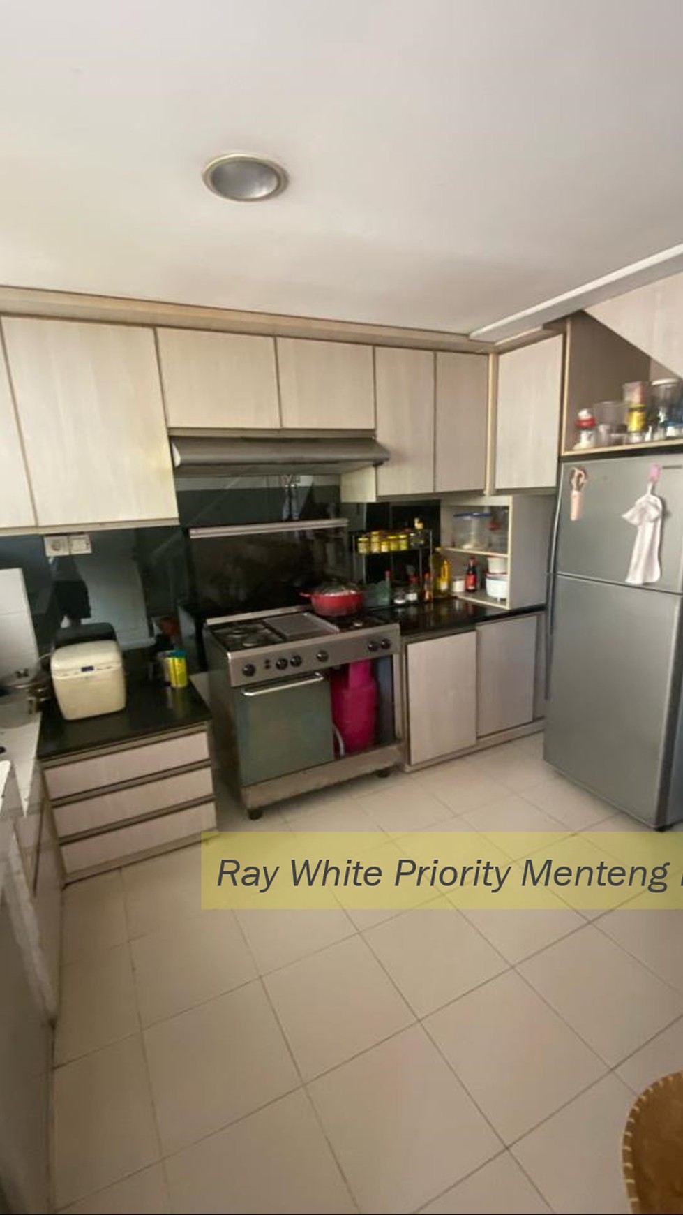 Rumah Modern Hook Dalam Lingkungan Private di Bintaro, Pesanggrahan, Jakarta Selatan