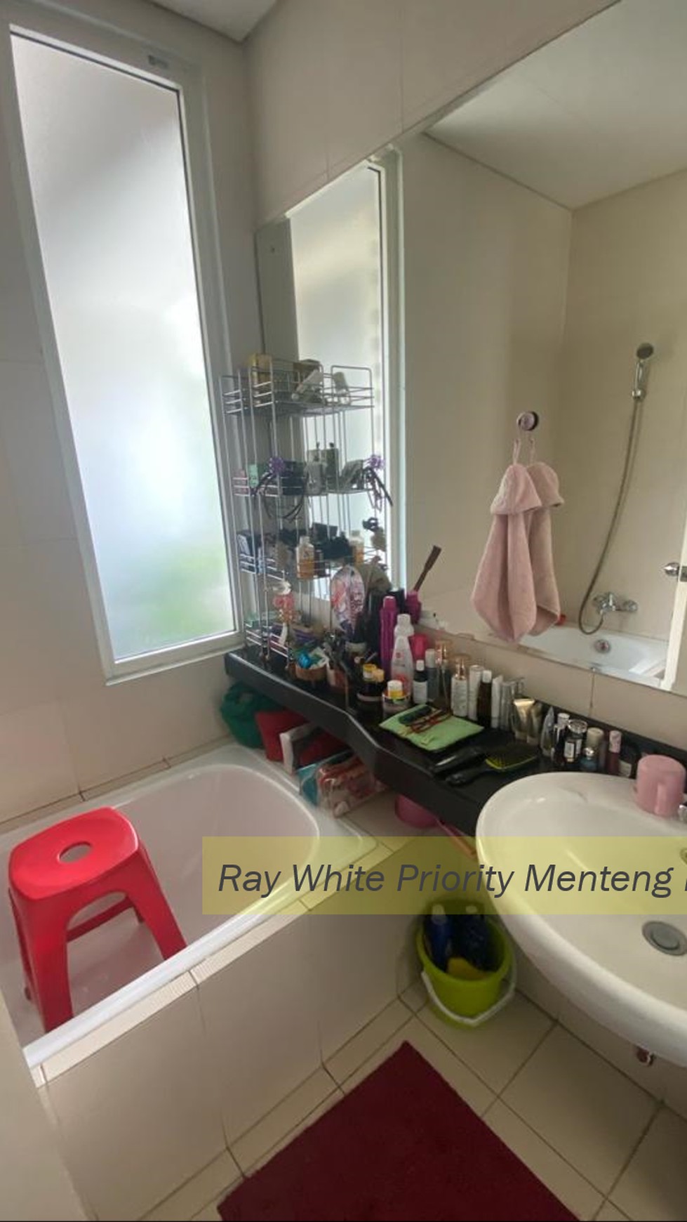 Rumah Modern Hook Dalam Lingkungan Private di Bintaro, Pesanggrahan, Jakarta Selatan