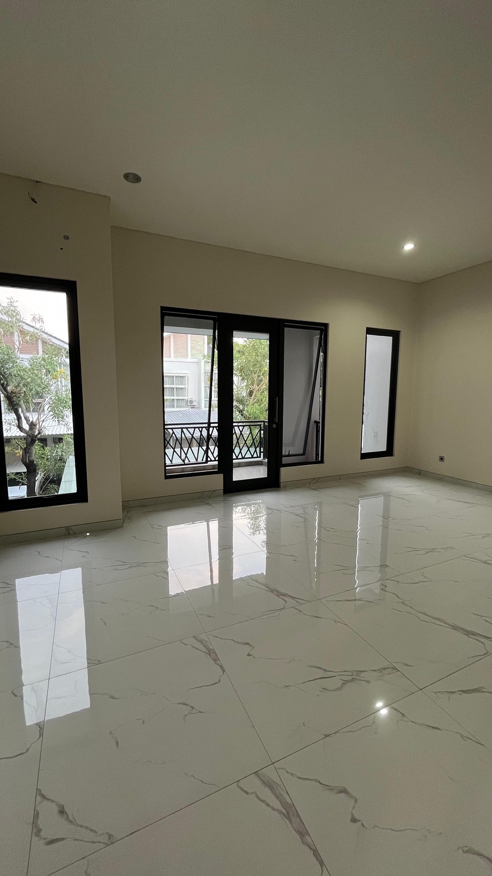 Dijual Rumah One Golf Terrace, Pakuwon Indah. Surabaya Barat