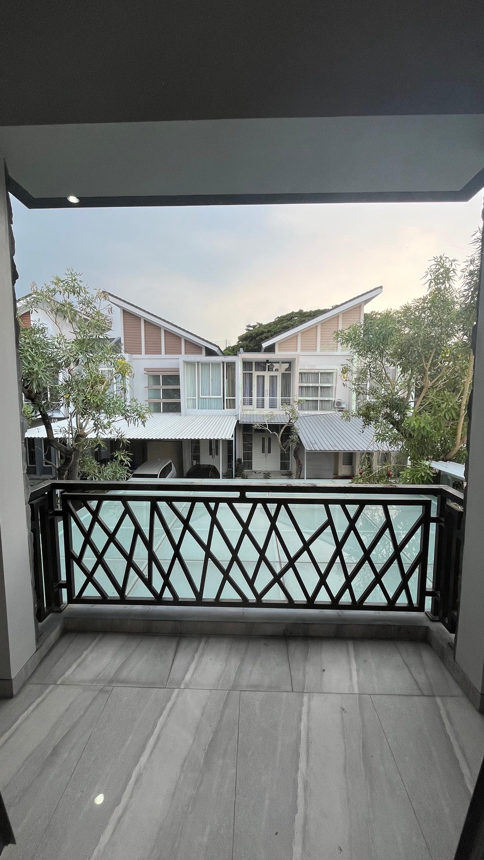 Dijual Rumah One Golf Terrace, Pakuwon Indah. Surabaya Barat