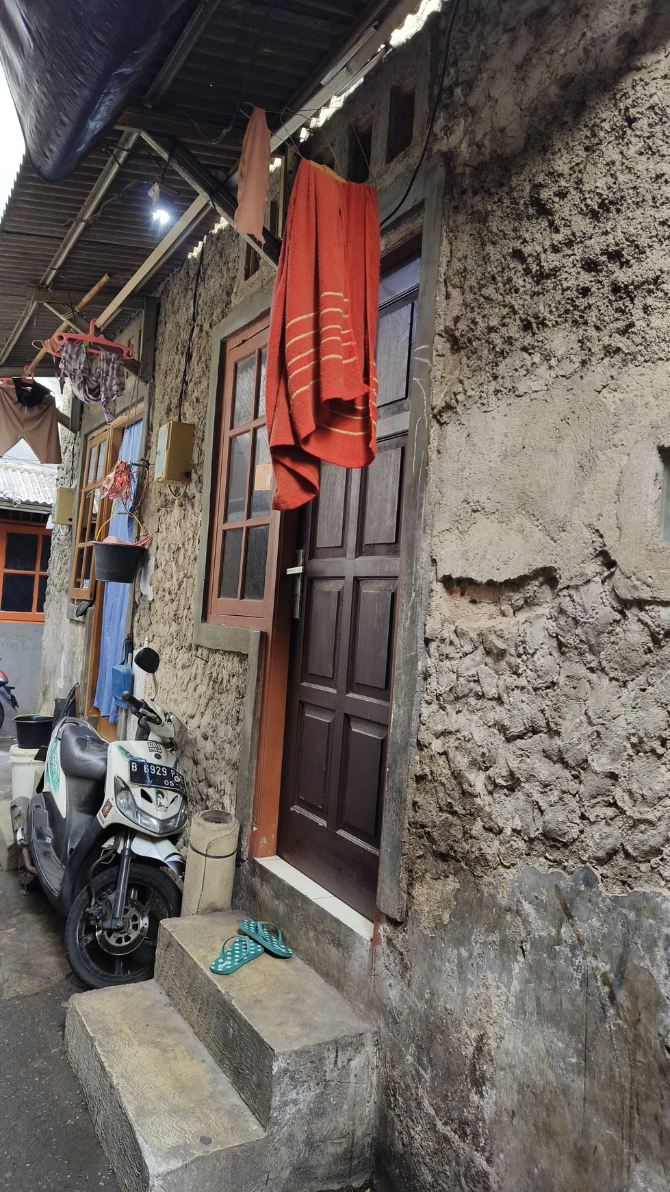 Rumah Lokasi Strategis terdapat Kios dan Kos-kosan @Bendungan Hilir, Tanah Abang