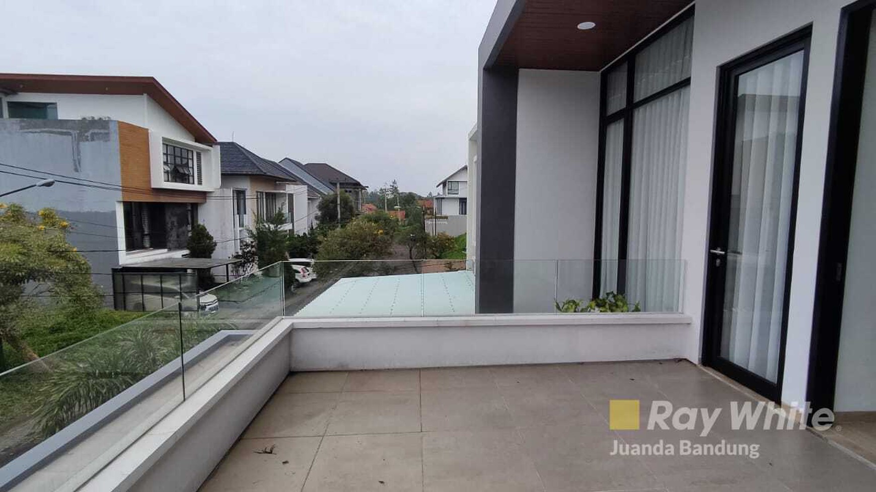 BRAND NEW ! Rumah Minimalis Modern Baru di Setra Duta 