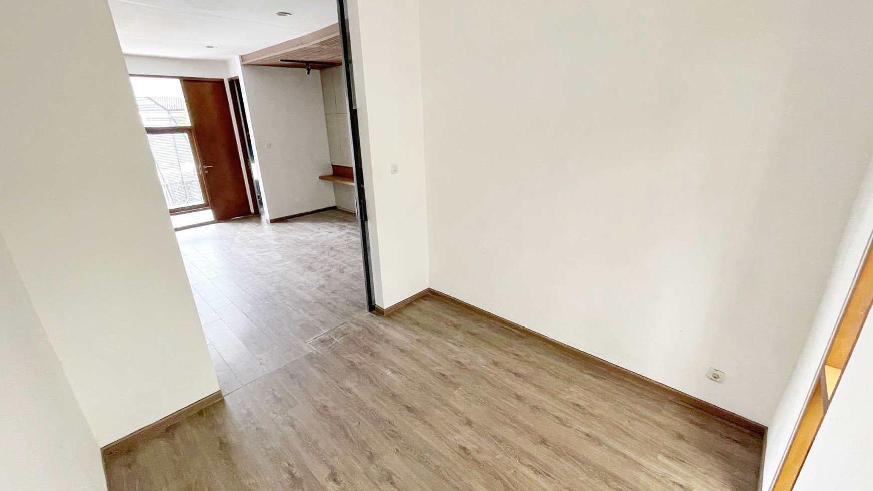 Rumah Bagus Fully Furnished Siap Huni di Discovery Fiore, Bintaro Jaya Sektor 9, Tangerang Selatan 