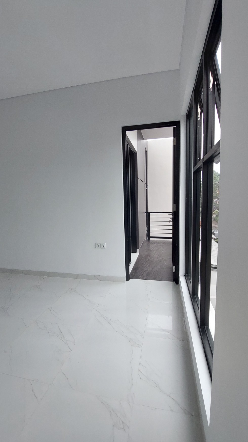 Rumah Brand New, Lokasi strategis, keamanan 24 jam, Bebas banjir di Bintaro