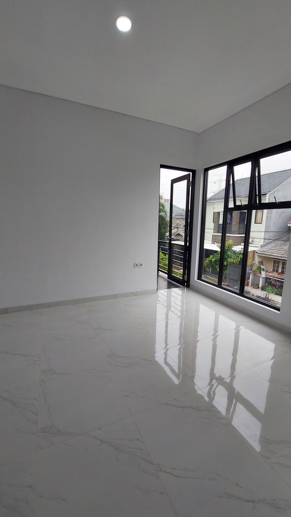 Rumah Brand New, Lokasi strategis, keamanan 24 jam, Bebas banjir di Bintaro