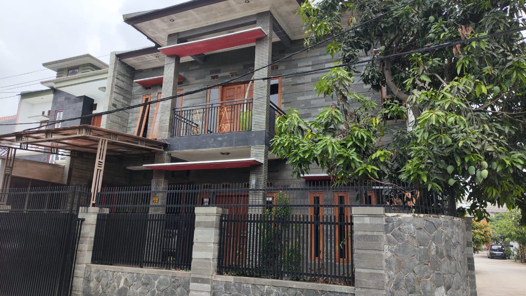 Rumah Nyaman 2 Lantai di Komplek Arcamanik, Bandung!