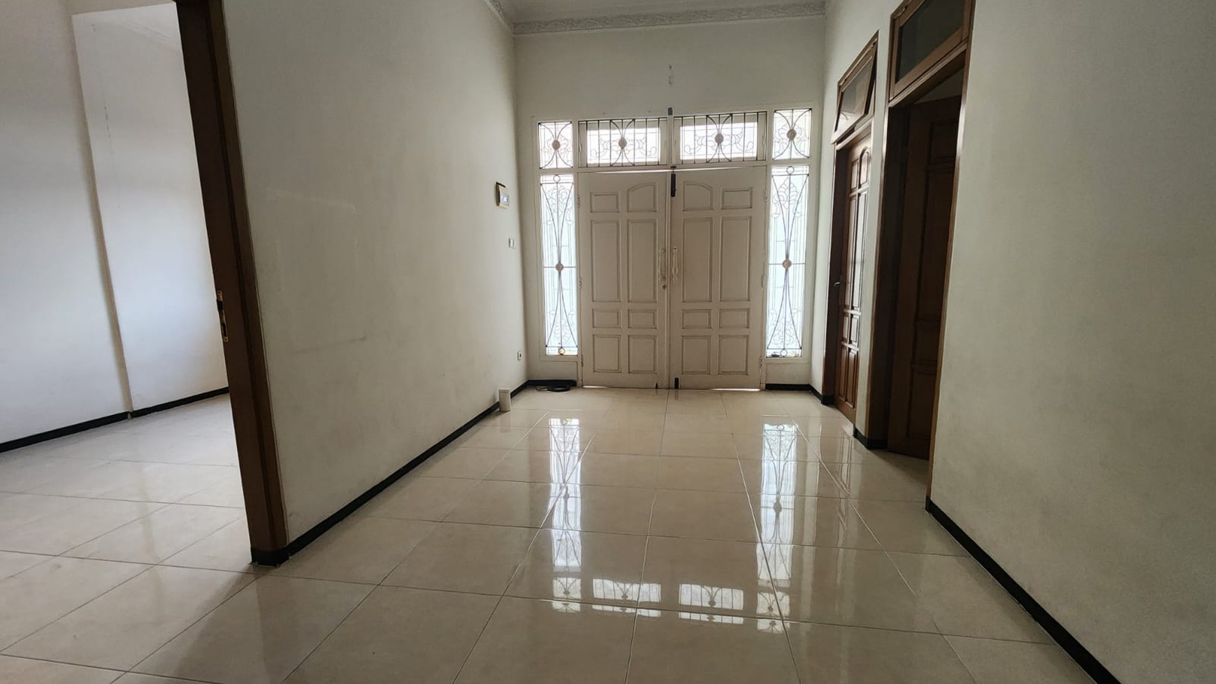 Rumah Disewakan Jalan Simpang Darmo Permai Selatan Surabaya Non Furnish