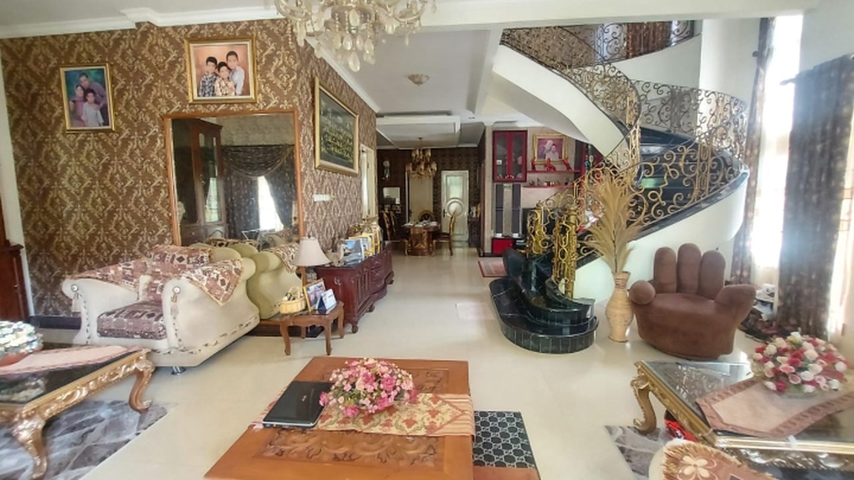 Rumah Mewah  di hook @the royal residence  Sultan Pulo Gebang , Jakarta Timur