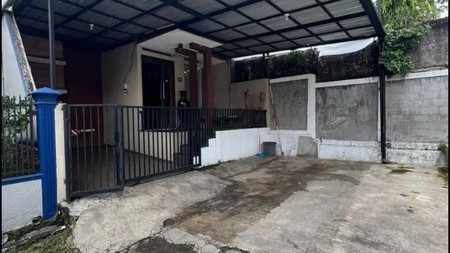 Rumah rapih, 2 lantai, lokasi strategis di Bintaro sektor 5