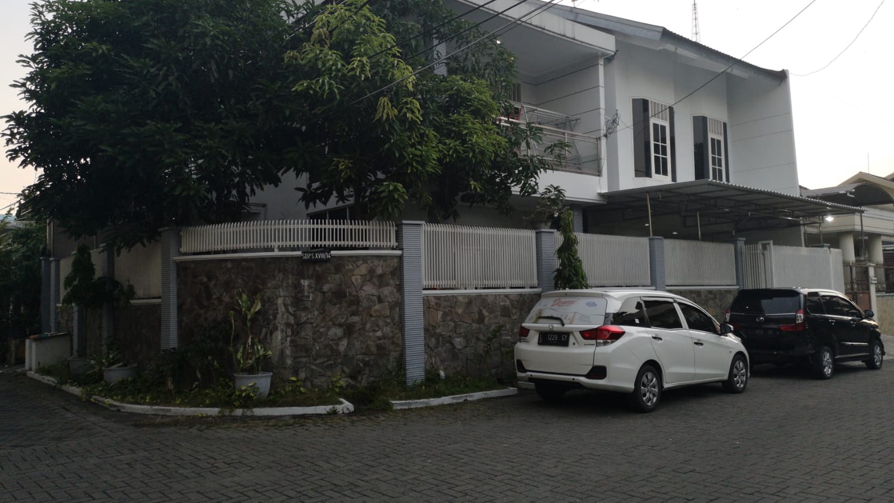 Rumah Dijual Jalan Simpang Darmo Permai Selatan Surabaya Semi Furnished Rumah Hook 2 Lantai