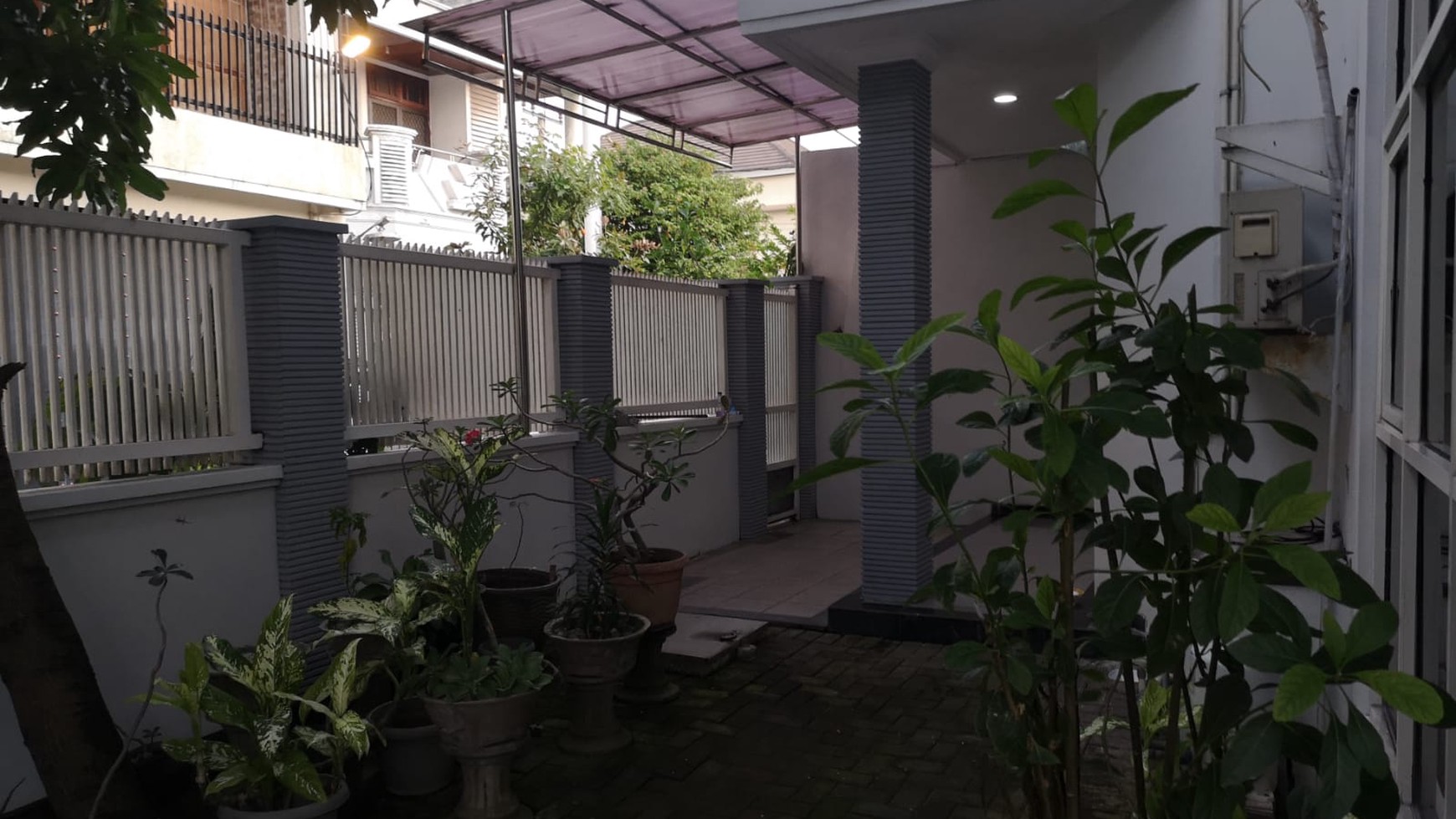 Rumah Dijual Jalan Simpang Darmo Permai Selatan Surabaya Semi Furnished Rumah Hook 2 Lantai