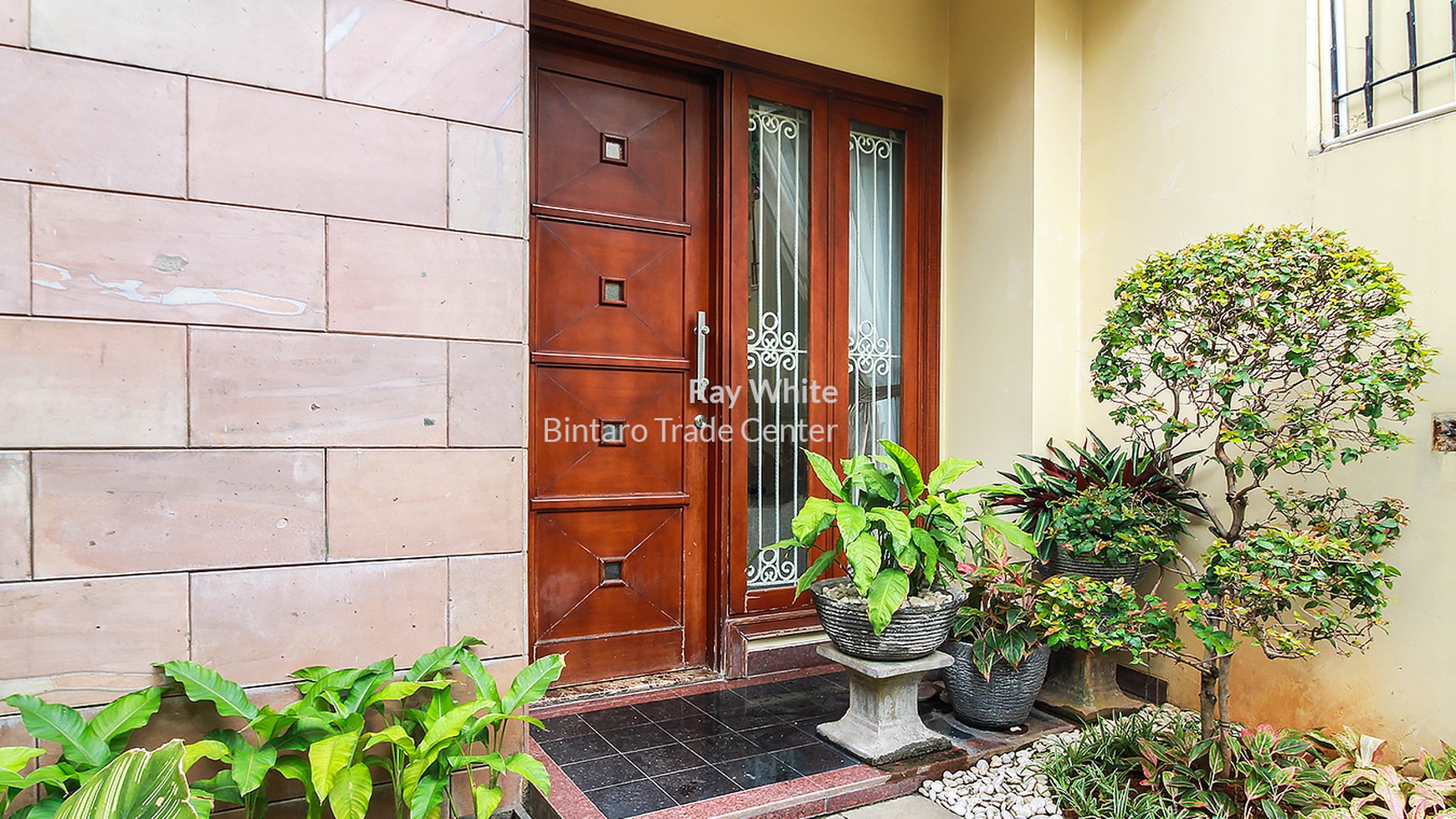 Rumah Mewah Siap Huni dengan Mini Pool @Kamboja Town House, Pejaten