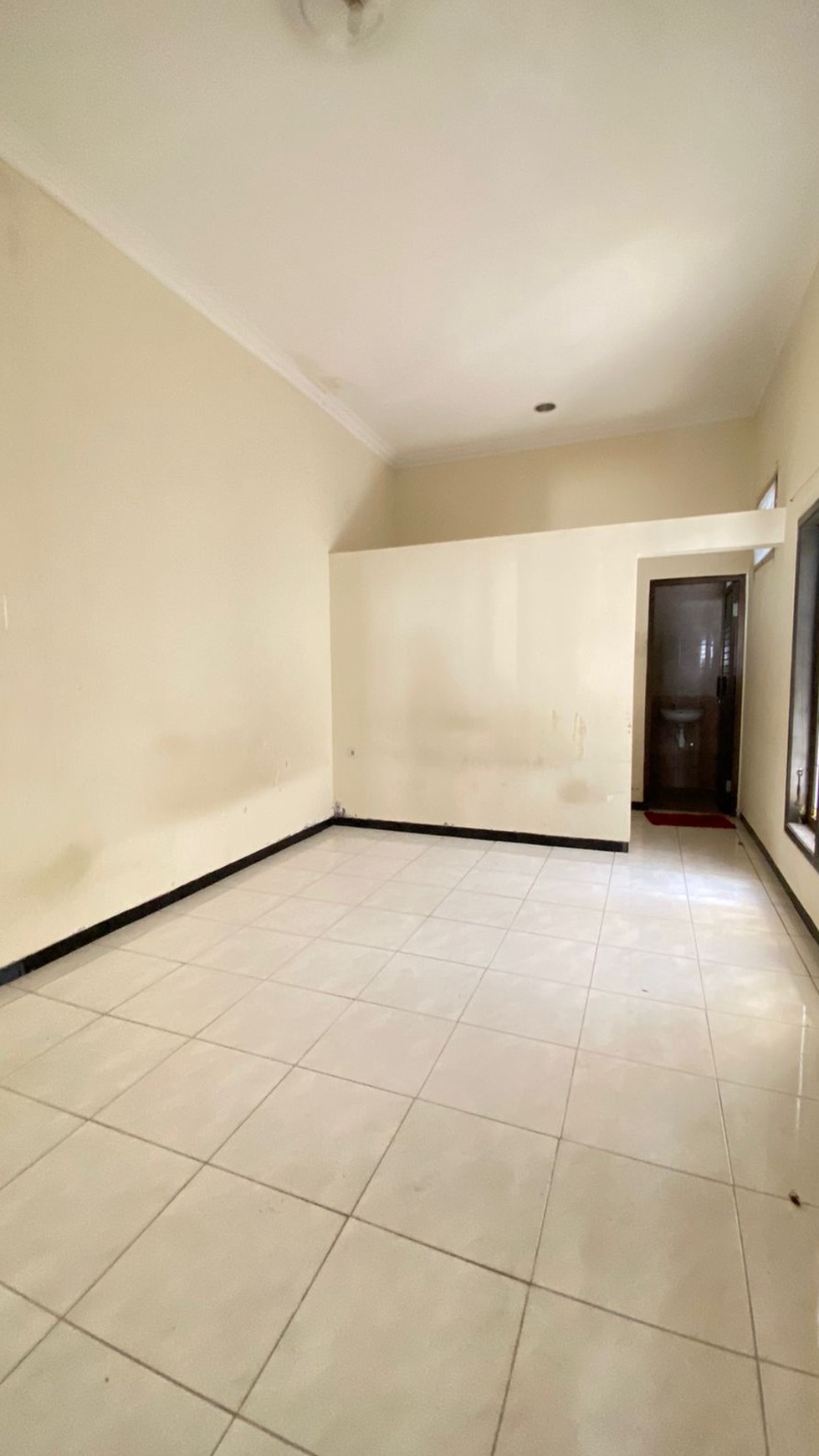 Rumah Dijual Jalan Simpang Darmo Permai Selatan Surabaya 1,5 Lantai