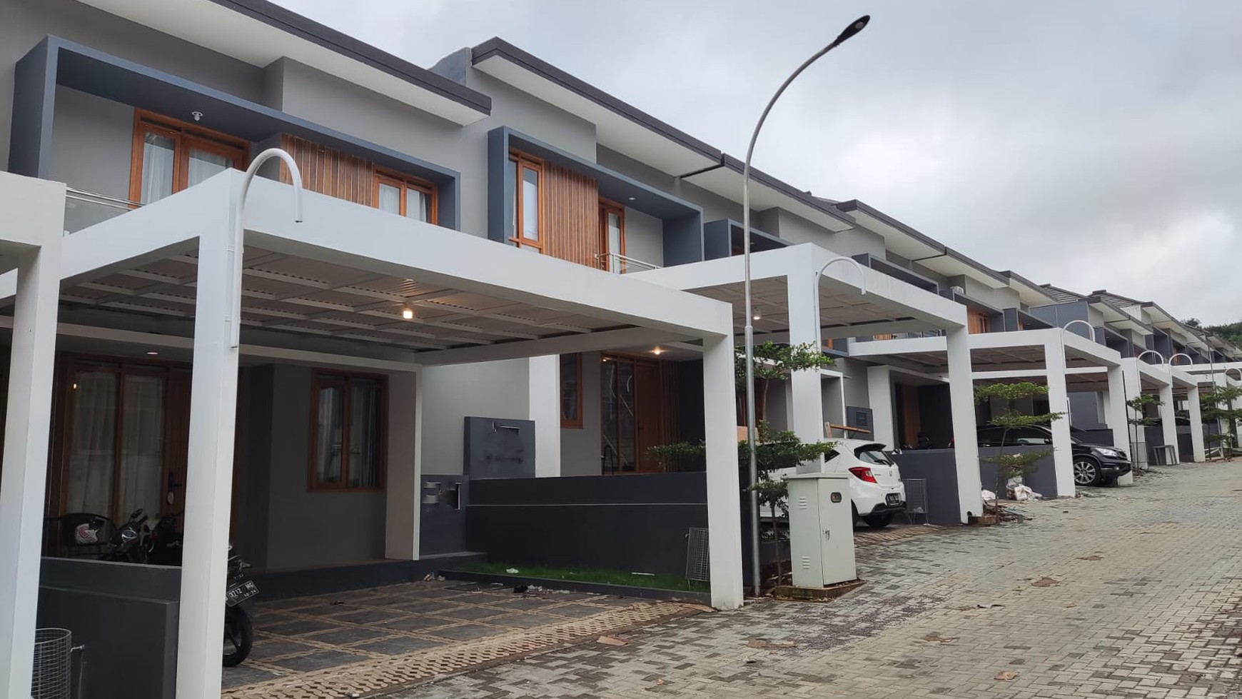 BAGUS! Rumah 2 Lantai Semifurnished  Siap Huni di Bali Garden City!