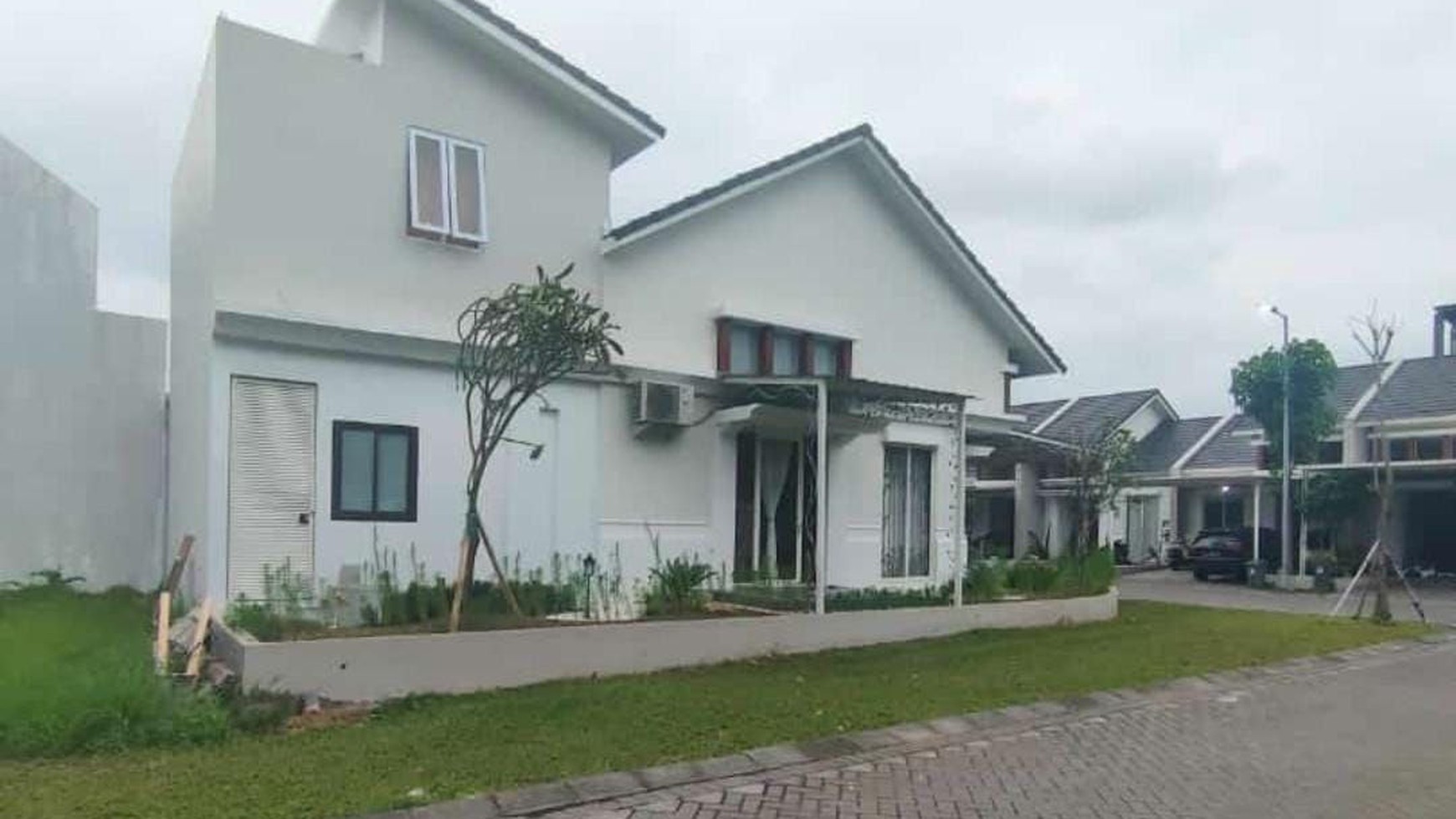 RUMAH ISTIMEWA SEMI FURNISH DI GRAND HARVEST CLUSTER BELVIOR KEBRAON SURABAYA NEGO SAMPAI DEAL