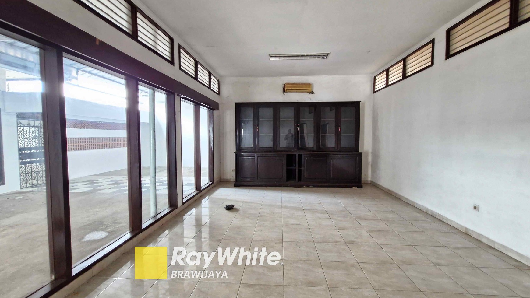 Rumah di Mampang Prapatan, Cocok buat tempat usaha, parkir 20 mobil