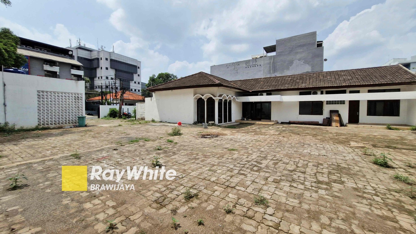 Rumah di Mampang Prapatan, Cocok buat tempat usaha, parkir 20 mobil