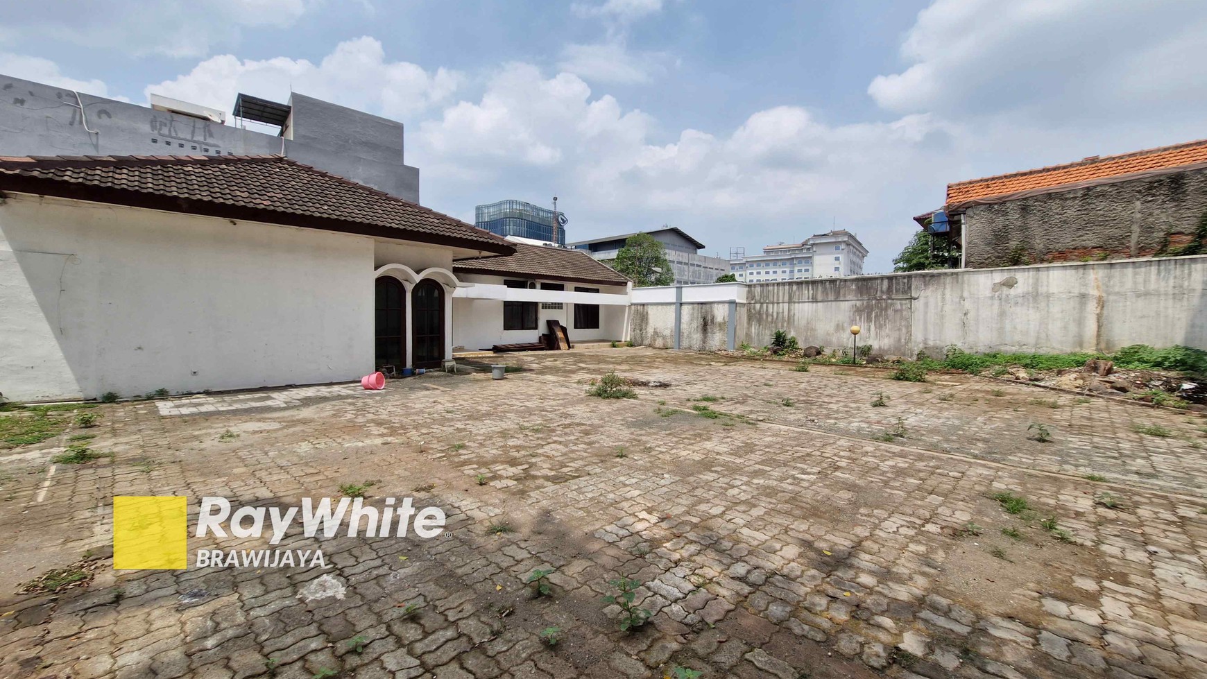 Rumah di Mampang Prapatan, Cocok buat tempat usaha, parkir 20 mobil